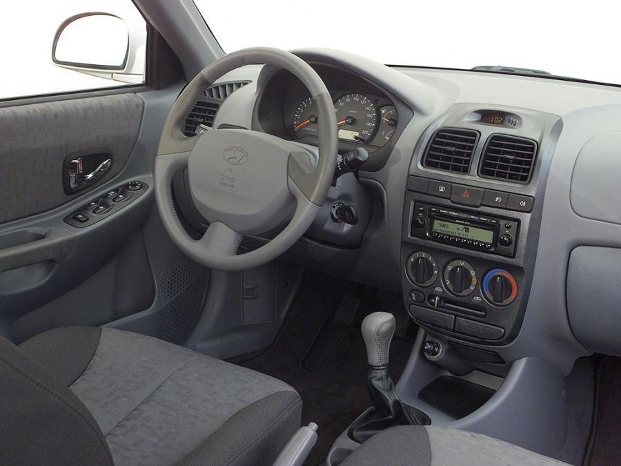  Hyundai Accent 5-Door 2003 года  (фото 20 из 21)